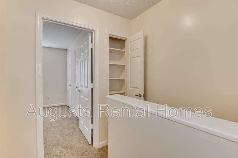Thomson Townhome: 104 Canary Street