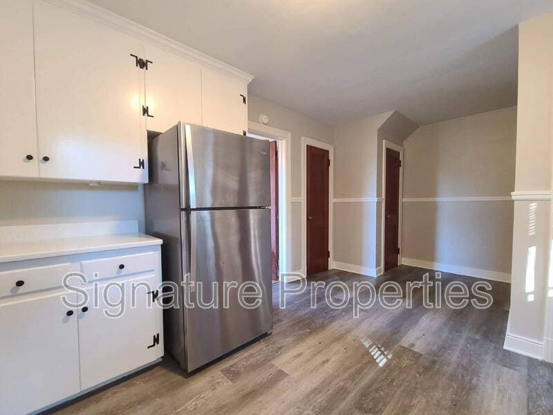 Richmond House: 6731 Forest Hill Ave