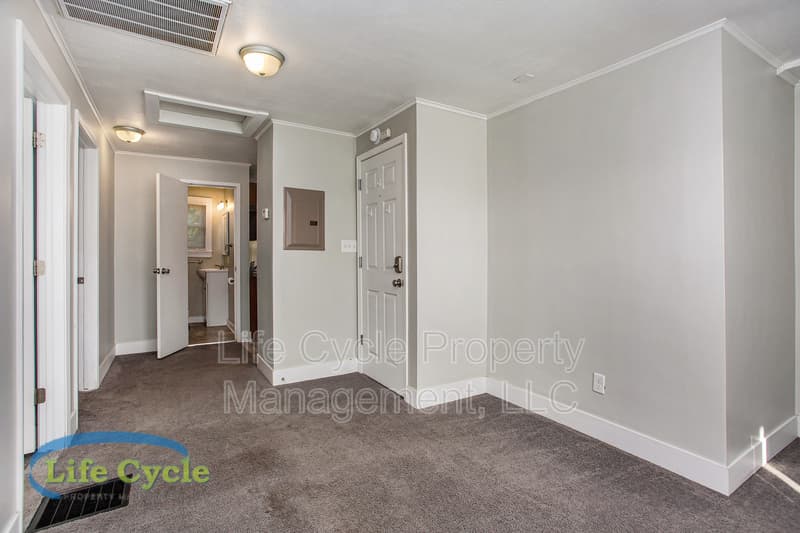 Grand Rapids Condo: 353 Atlas Avenue Southeast - 2