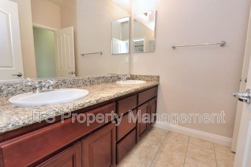 Sacramento House: 5424 Washoe Street