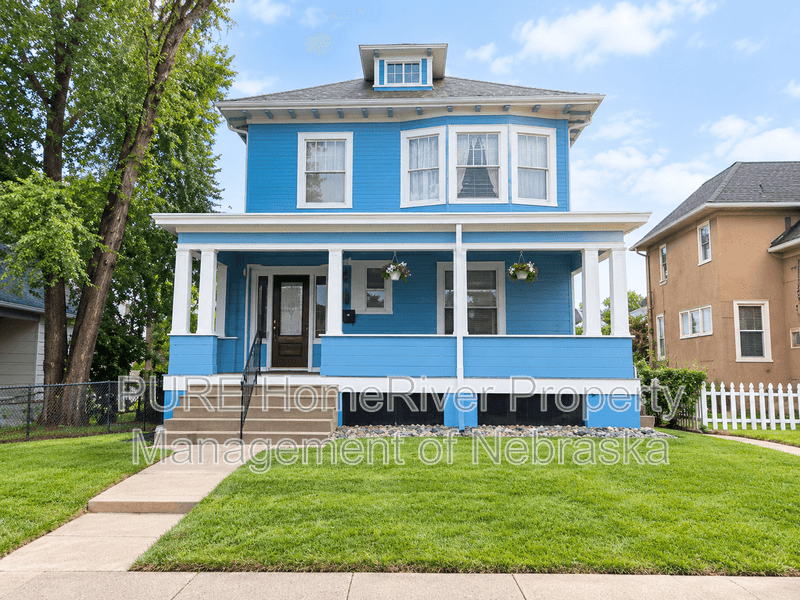 Omaha Condo: 1021 S 30th Ave