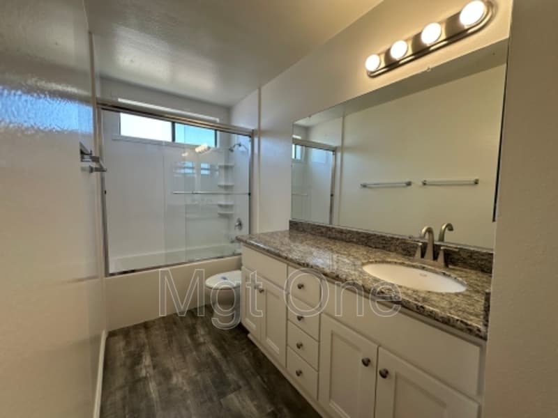 Irvine Condo: 61 Tarocco