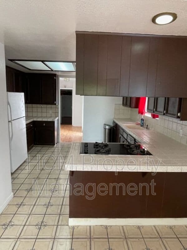 Long Beach House: 2605 E. Washington St.