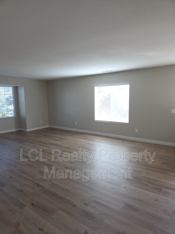 Eastvale House: 6563 Peridot Ct