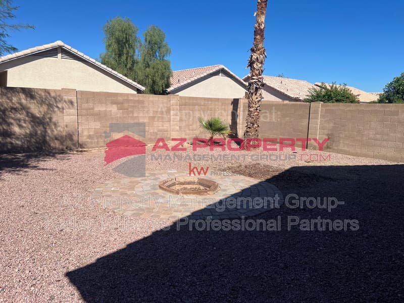 Glendale House: 4838 W Kerry Ln