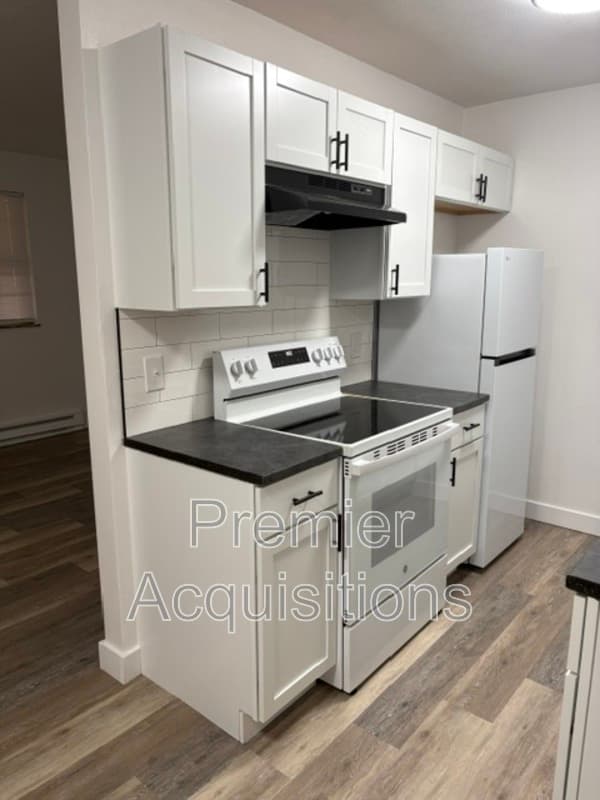 Belleville Condo: 1101 S 74th St