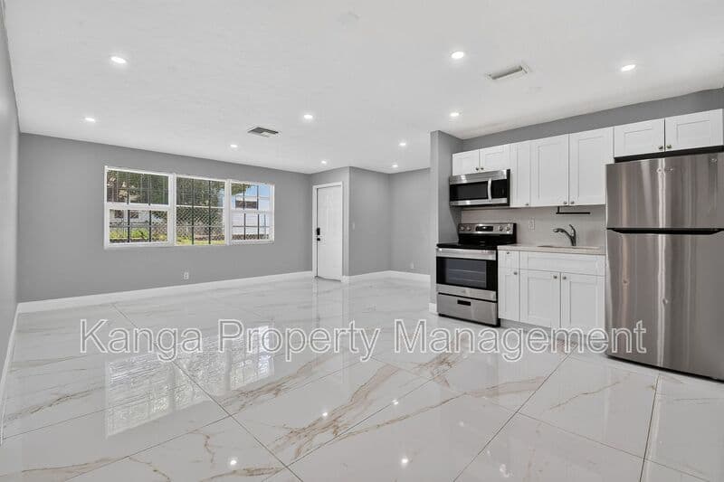 West Palm Beach Condo: 812 13th St