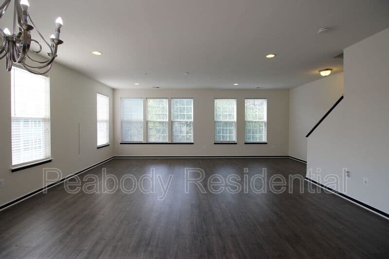 Woodbridge House: 14782 Mason Creek Cir