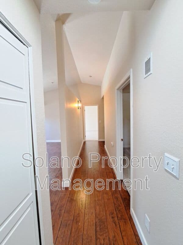 Vacaville House: 354 Bradley Dr.