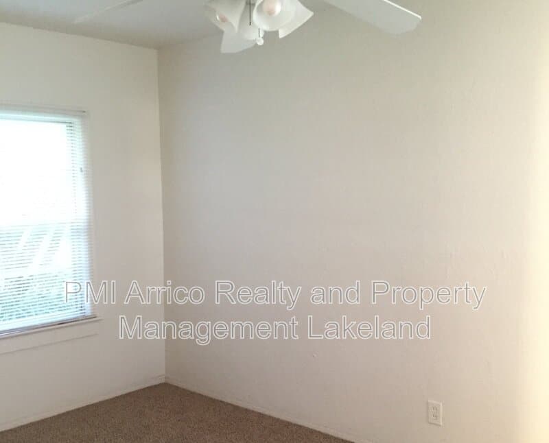 Lakeland House: 124 Bassedena Cir S