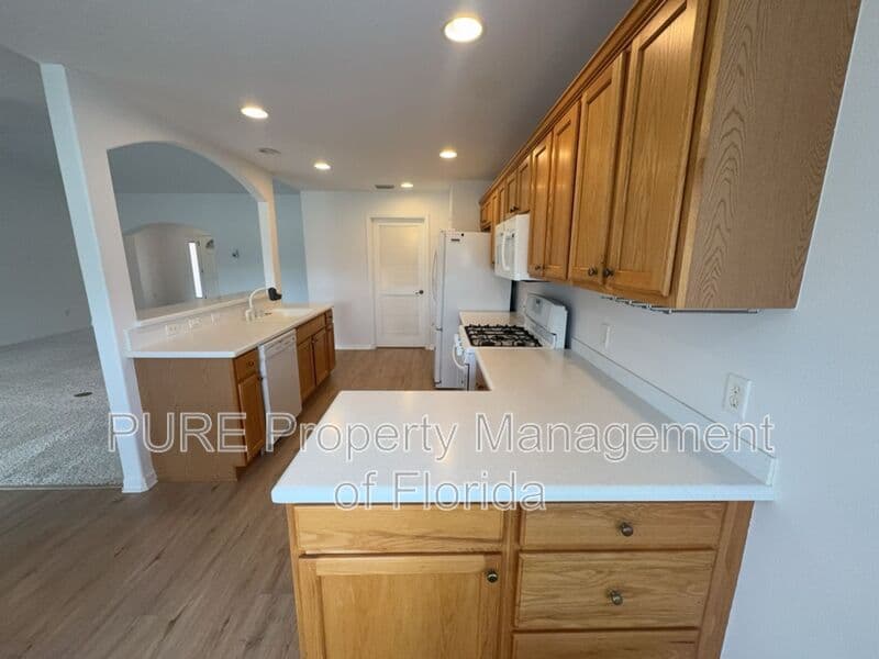 Ocala House: 15939 SW 14th Avenue Rd