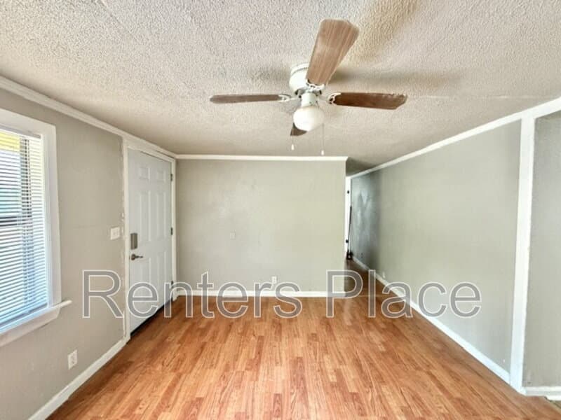Claremore House: 905 North Owalla Avenue