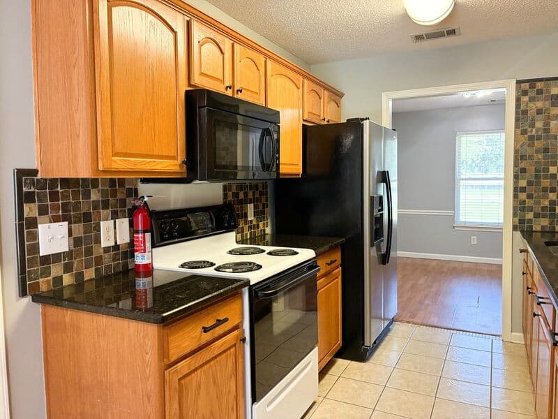 Rincon House: 105 E 9th St
