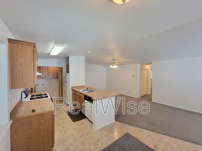 Redmond House: 1914 NW Elm Ave