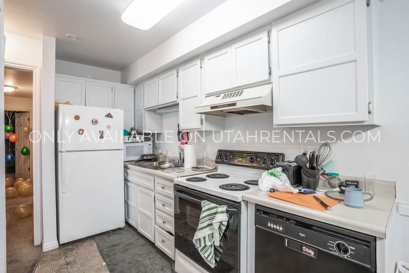 Provo House: 761 E 820 N