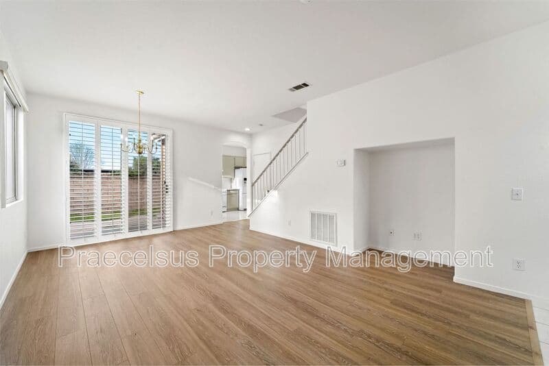 San Diego House: 8265 Gold Coast
