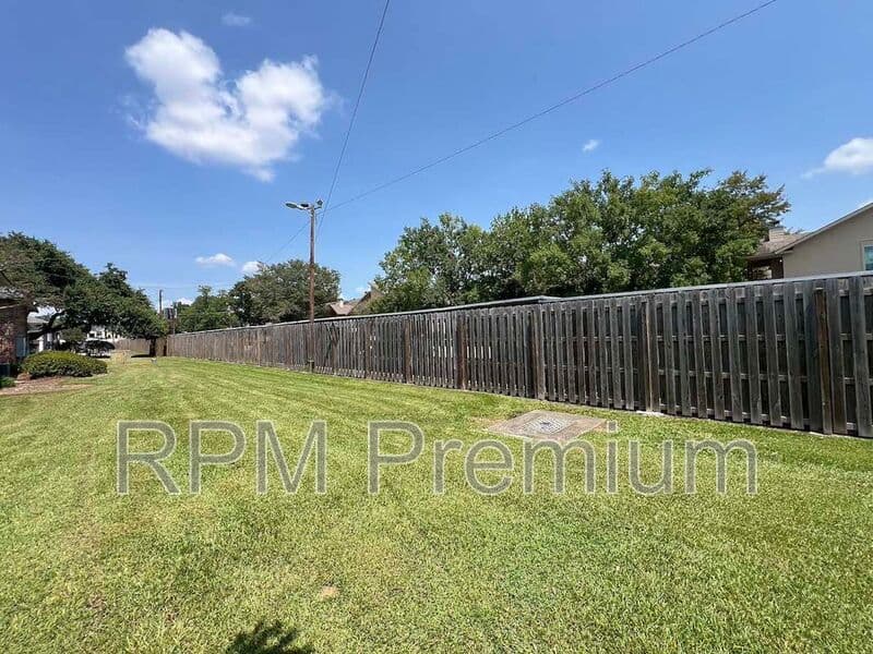 Baton Rouge Condo: 10438 Jefferson Hwy Unit D