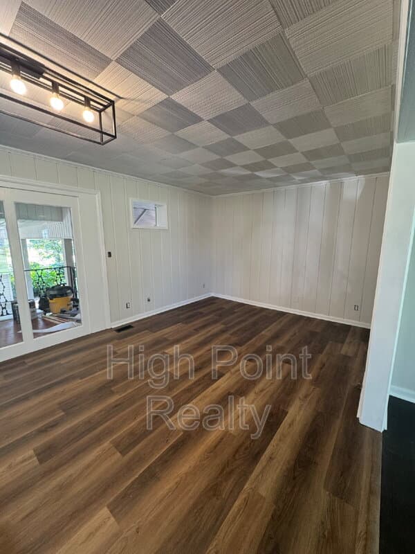 Rainsville House: 61 Rains Avenue Southeast