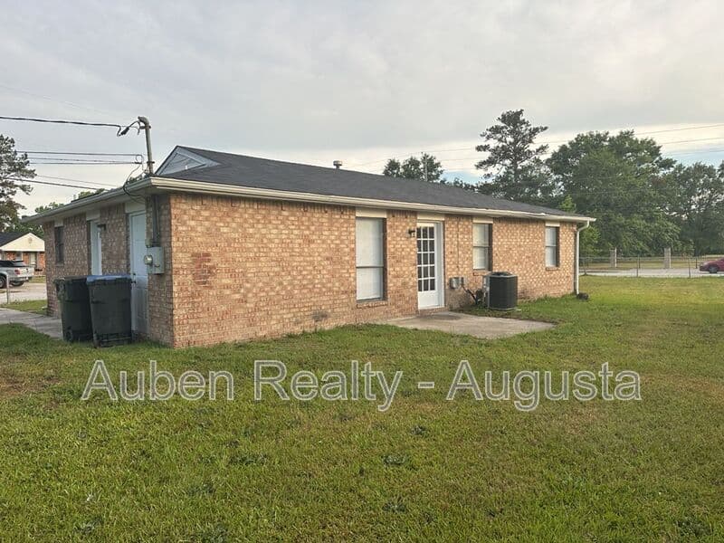 Augusta House: 3202 Gerald Dr E