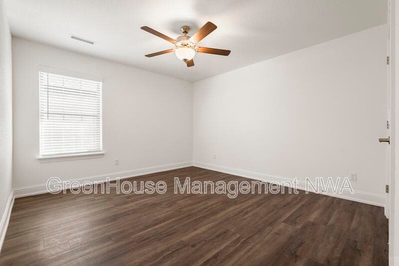 Siloam Springs House: 710 W Jillian Street