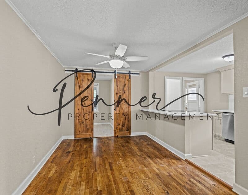 Lees Summit House: 209 NE Douglas St