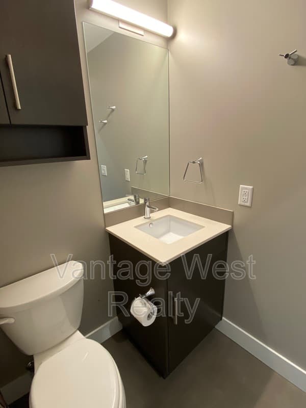 Kelowna Condo: 308-925 Leon Ave
