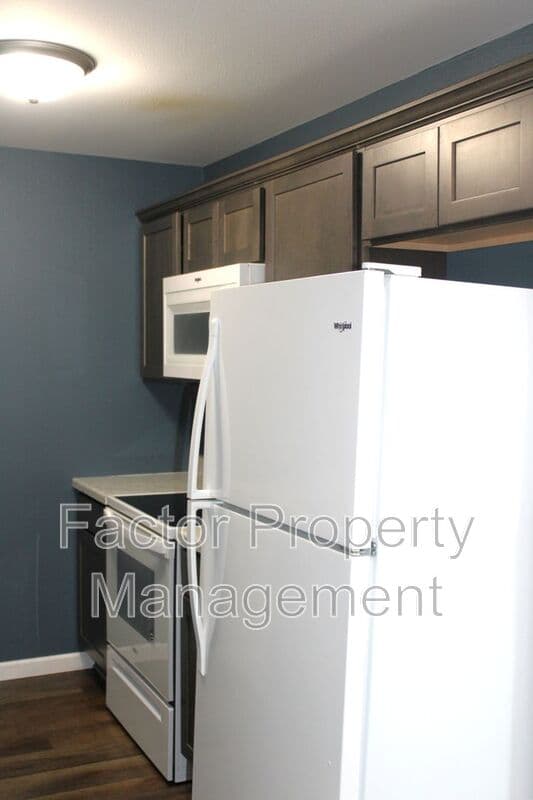 Belle Plaine Condo: 561 Elk Street South