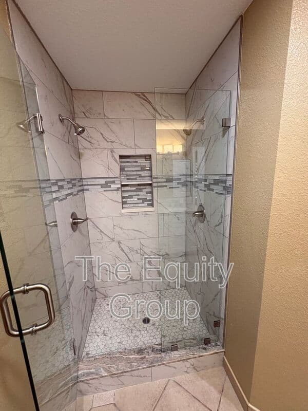 Visalia House: 2322 East Vassar Dr