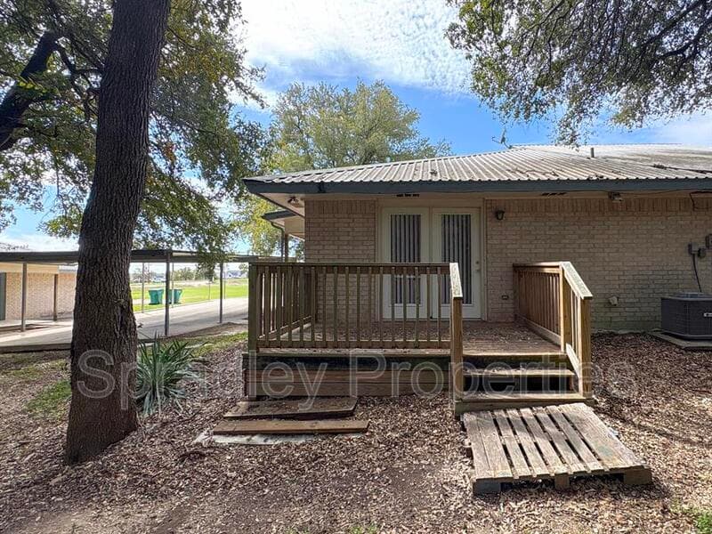 Belton Condo: 406B N Lp 121