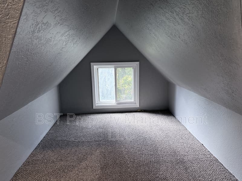 Silverton House: 1067 Oak Street - 1