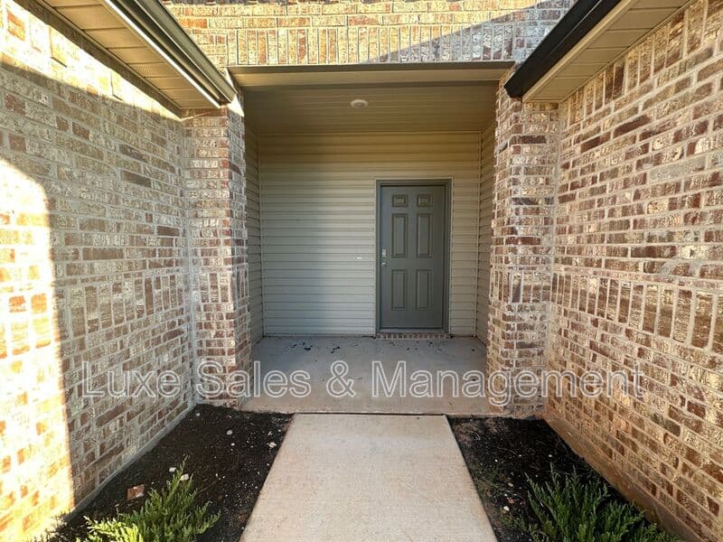 Piedmont House: 12529 Bending Brook Drive