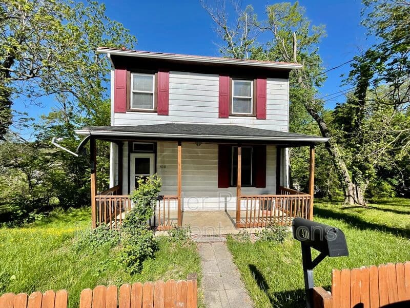 Staunton House: 410 Gooch St