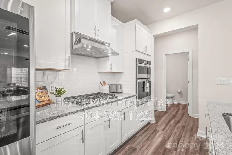 Pineville House: 220 Emmett Dr