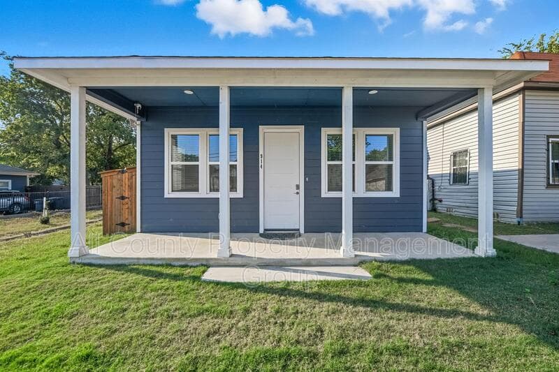 Fort Worth House: 914 East Tucker