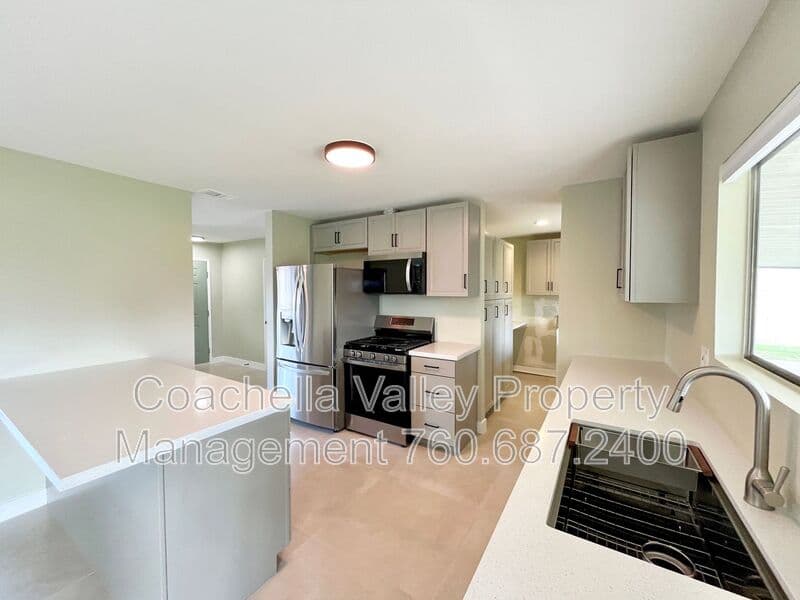 Palm Desert House: 76723 New York Ave