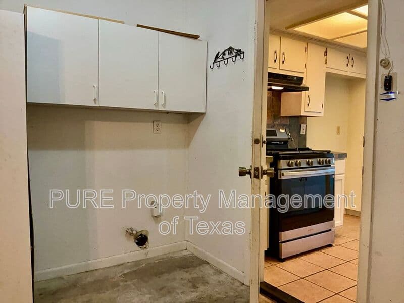 Georgetown House: 408 E Central