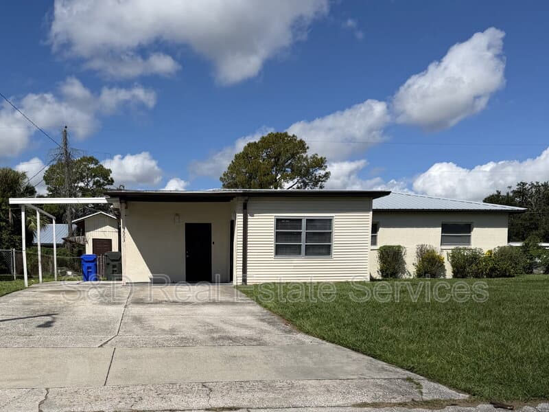 Lakeland House: 3003 Venice Way