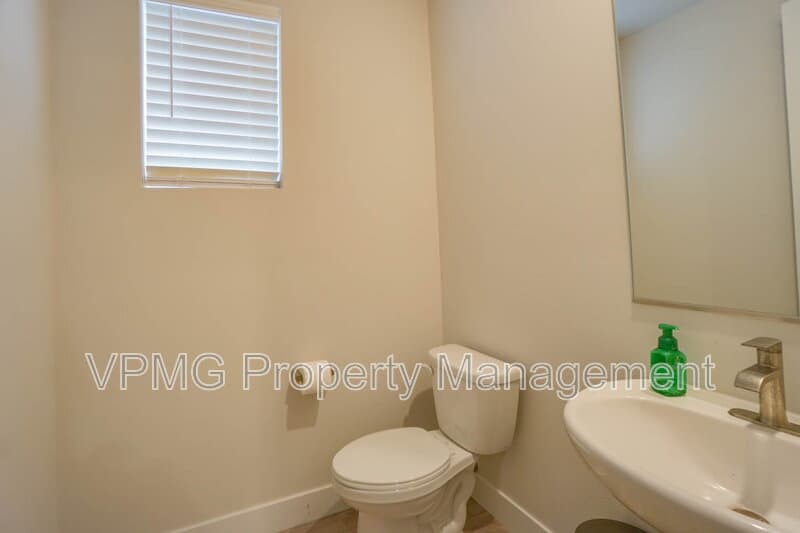 Washougal House: 359 W Koa St