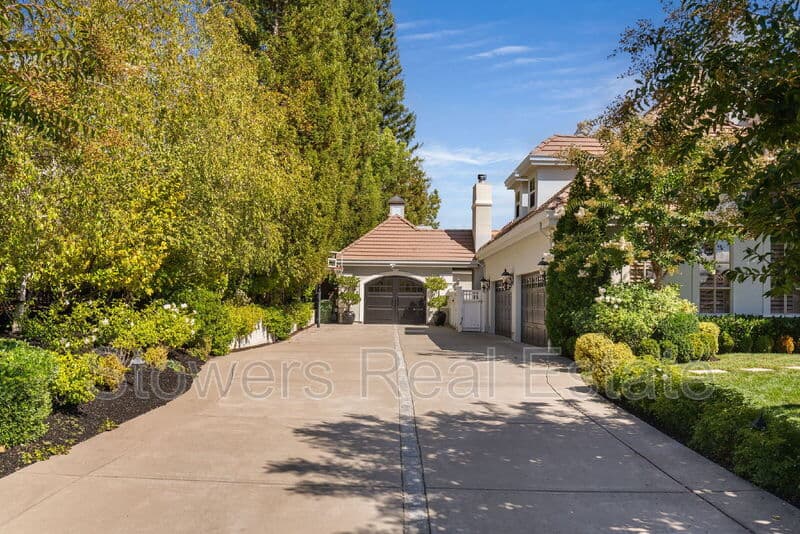 Danville House: 4482 Deer Ridge Rd
