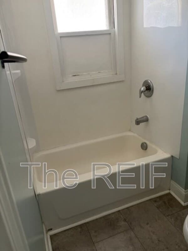 Lansing Condo: 513 North Magnolia Avenue 2nd Floor