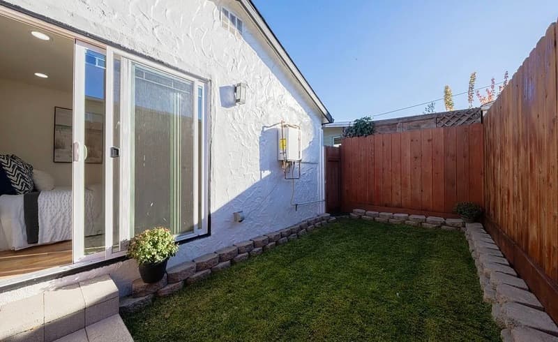 Monterey House: 518 Cortes St