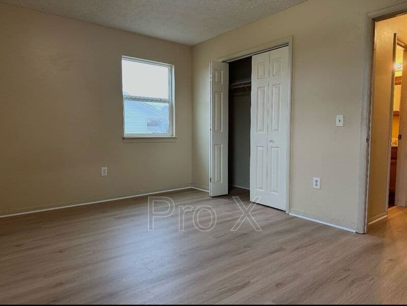 Washburn House: 111 Elm St #1-4