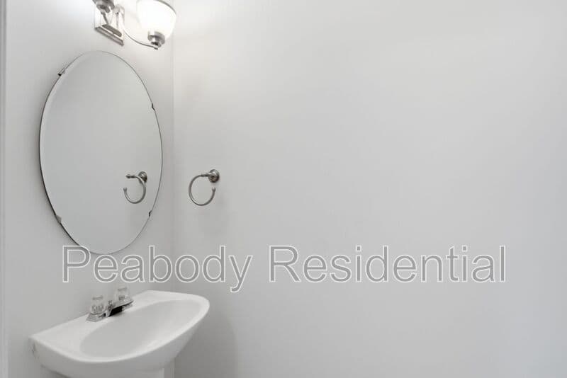 Sterling House: 46670 Cavendish Sq