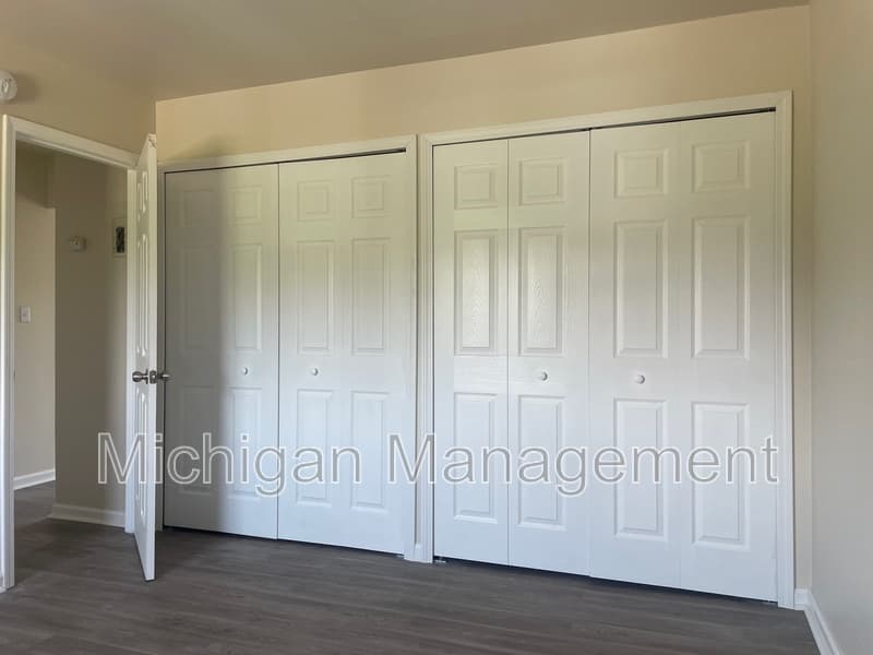 Allen Park Condo: 19220 Wick Rd