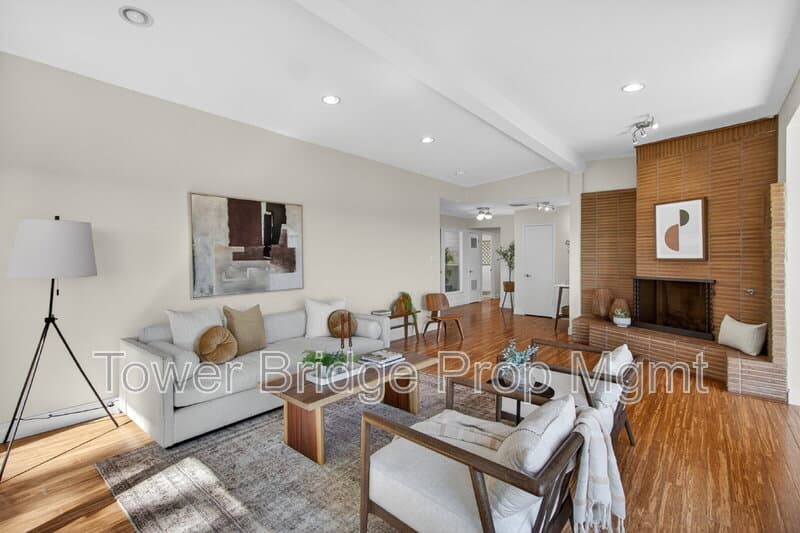 Fair Oaks House: 3937 Orangewood Dr