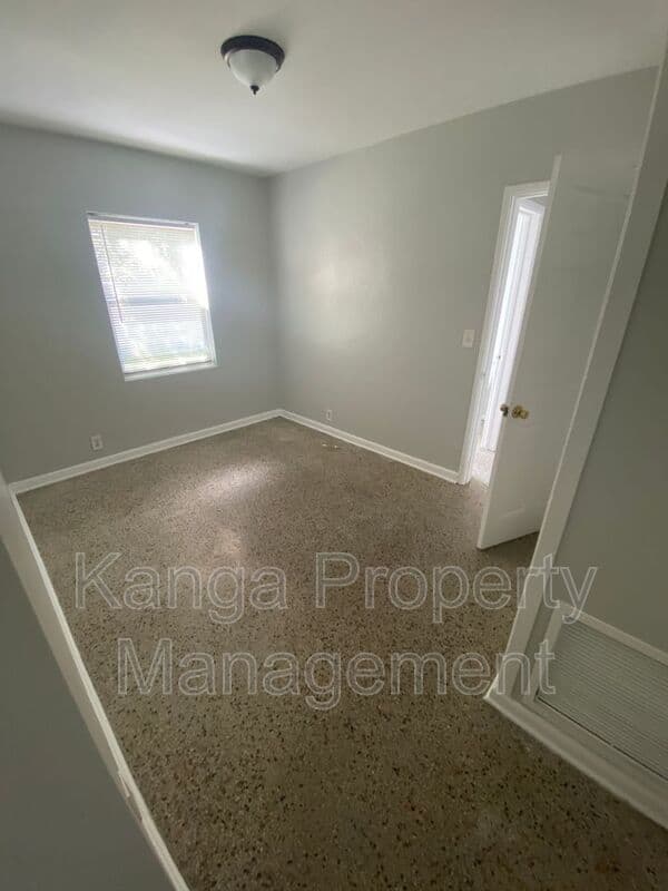 West Palm Beach House: 3716 Henry Ave