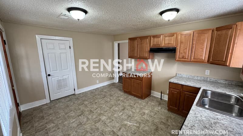 Memphis House: 822 Eyers Rd