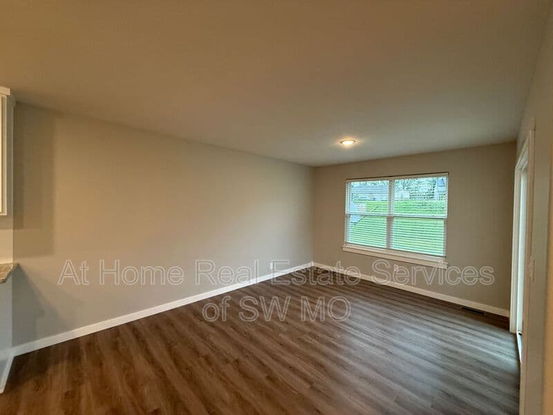 Ozark Condo: 900 S Rimes Ave