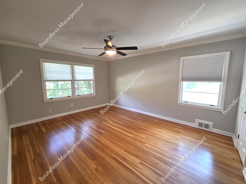 Decatur House: 2233 Leafmore Dr