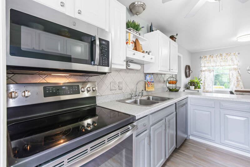 Littiz House: 24 Knollwood Drive